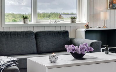 Gustava - 700M from the Sea
