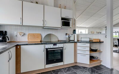 Gustava - 700M from the Sea