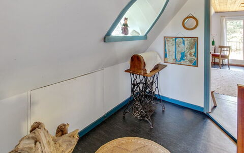 Emina - 400M from the Sea: Meubles, Design Intérieur, Chaise, Sol, Table, Recours, Sol, Plafond, Pièce, Eco Hôtel