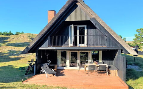 Emina - 400M from the Sea: Meubles, Design Intérieur, Chaise, Sol, Table, Recours, Sol, Plafond, Pièce, Eco Hôtel