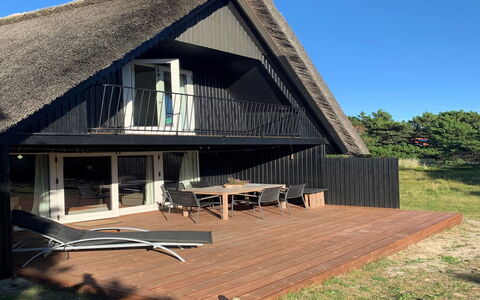 Emina - 400M from the Sea: Meubles, Design Intérieur, Chaise, Sol, Table, Recours, Sol, Plafond, Pièce, Eco Hôtel