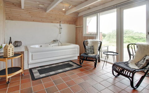 Sys - 500M from the Sea: Sol, Sol, Bois, Meubles, Design Intérieur, Pièce, Plafond, Parquet, Luminaire Plomberie, Dur