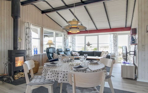 Vika - 600M from the Sea: Toit, Maison, Lot Terre, Domicile, Chalet, Biens, Batiments Jardin, Ombre, Cabane En Rondins, Aménagement Paysager