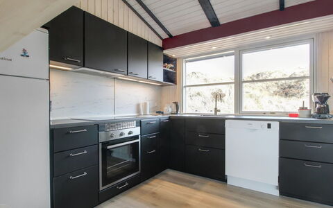 Vika - 600M from the Sea: Toit, Maison, Lot Terre, Domicile, Chalet, Biens, Batiments Jardin, Ombre, Cabane En Rondins, Aménagement Paysager
