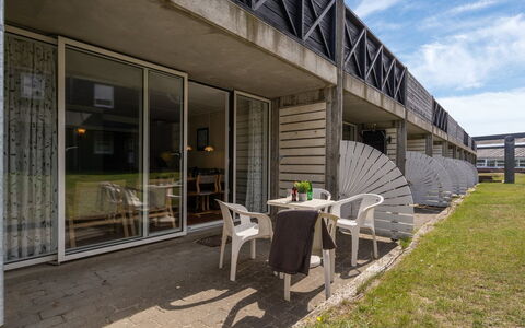 Ama - 100M from the Sea: Sol, Sol, Plafond, Design Intérieur, Comptoir, Cuisine, Cabinetry, Pièce, Principaux Appliance, Luminaire