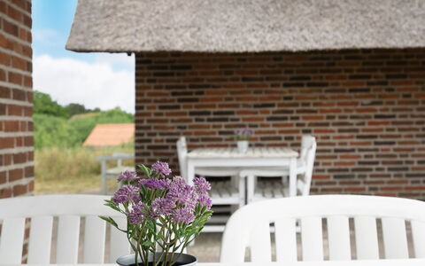 Anselmi - 450M from the Sea: Bois, Chalet, Dur, Planche, Tache De Bois, Batiments Jardin, Conception, Cour, Cabane En Rondins, Arrière-Cour