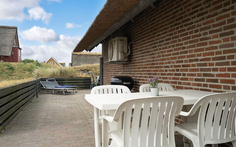 Anselmi - 450M from the Sea: Bois, Chalet, Dur, Planche, Tache De Bois, Batiments Jardin, Conception, Cour, Cabane En Rondins, Arrière-Cour