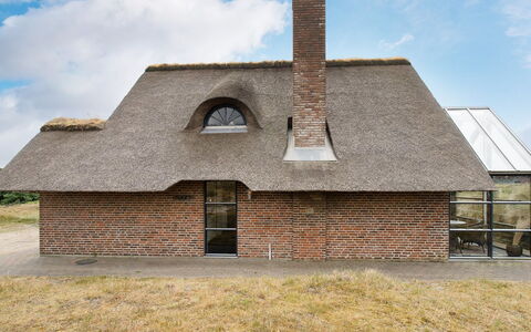 Anselmi - 450M from the Sea: Bois, Chalet, Dur, Planche, Tache De Bois, Batiments Jardin, Conception, Cour, Cabane En Rondins, Arrière-Cour
