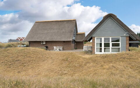 Anselmi - 450M from the Sea: Bois, Chalet, Dur, Planche, Tache De Bois, Batiments Jardin, Conception, Cour, Cabane En Rondins, Arrière-Cour
