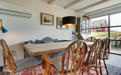 Anselmi - 450M from the Sea: Meubles, Design Intérieur, Bois, Sol, Table, Plafond, Sol, Chaise, Salle À Manger, Table Cuisine Et Salle A Manger