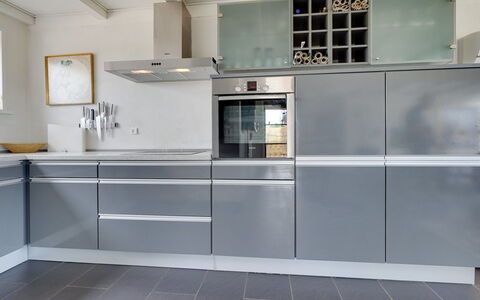 Anselmi - 450M from the Sea: Cuisine, Appareil De Cuisine, Sol, Cabinetry, Principaux Appliance, Design Intérieur, Électroménager, Comptoir, Sol, Meubles