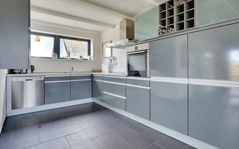 Anselmi - 450M from the Sea: Cuisine, Sol, Cabinetry, Principaux Appliance, Comptoir, Appareil De Cuisine, Design Intérieur, Sol, Plafond, Éclairage