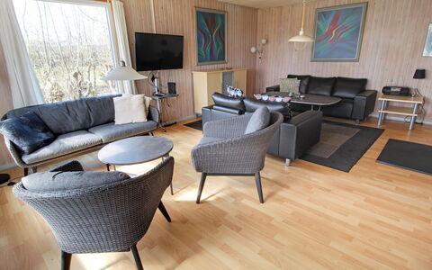 Svanhild - 1.2Km from the Sea: Arbuste, Design Urbain, Couverture De Sol, Brique, Appartement, Biens, Brickwork, Balcon, Aménagement Paysager