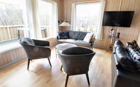 Svanhild - 1.2Km from the Sea: Arbuste, Design Urbain, Couverture De Sol, Brique, Appartement, Biens, Brickwork, Balcon, Aménagement Paysager