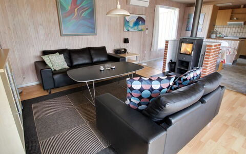 Svanhild - 1.2Km from the Sea: Arbuste, Design Urbain, Couverture De Sol, Brique, Appartement, Biens, Brickwork, Balcon, Aménagement Paysager