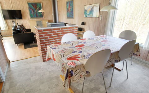 Svanhild - 1.2Km from the Sea: Arbuste, Design Urbain, Couverture De Sol, Brique, Appartement, Biens, Brickwork, Balcon, Aménagement Paysager
