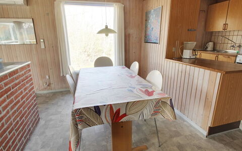 Svanhild - 1.2Km from the Sea: Arbuste, Design Urbain, Couverture De Sol, Brique, Appartement, Biens, Brickwork, Balcon, Aménagement Paysager