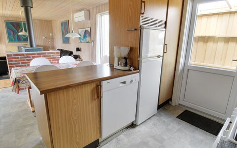 Svanhild - 1.2Km from the Sea: Arbuste, Design Urbain, Couverture De Sol, Brique, Appartement, Biens, Brickwork, Balcon, Aménagement Paysager