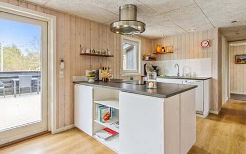Nielsine - 1.5Km from the Sea: Cuisine, Appareil De Cuisine, Bois, Principaux Appliance, Comptoir, Sol, Électroménager, Cabinetry, Domicile, Design Intérieur