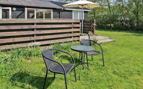 Nielsine - 1.5Km from the Sea: Chalet, Arrière-Cour, Jardin, Pelouse, Ombre, Mobilier De Jardin, Tableau De Plein Air, Cour, Chaise, Siding