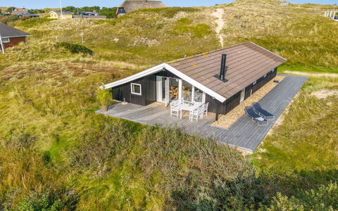 Edvardine - 400M from the Sea: Arbuste, Design Urbain, Couverture De Sol, Brique, Appartement, Biens, Brickwork, Balcon, Aménagement Paysager