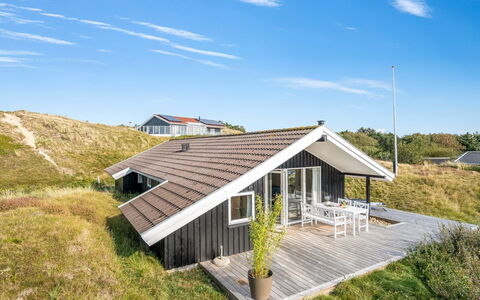 Edvardine - 400M from the Sea: Arbuste, Design Urbain, Couverture De Sol, Brique, Appartement, Biens, Brickwork, Balcon, Aménagement Paysager