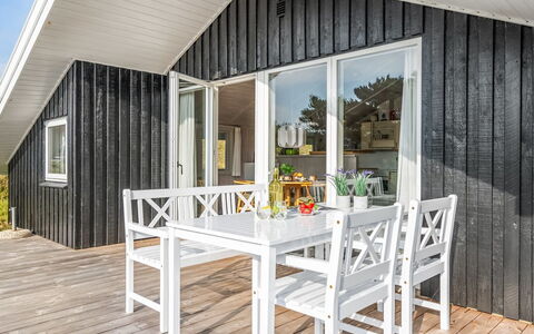 Edvardine - 400M from the Sea: Arbuste, Design Urbain, Couverture De Sol, Brique, Appartement, Biens, Brickwork, Balcon, Aménagement Paysager