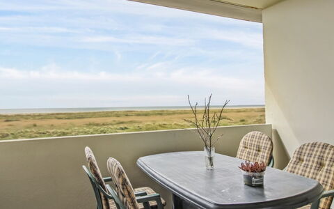 Anette - 50M from the Sea: Arbuste, Design Urbain, Couverture De Sol, Brique, Appartement, Biens, Brickwork, Balcon, Aménagement Paysager
