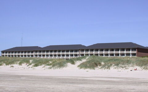 Anette - 50M from the Sea: Arbuste, Design Urbain, Couverture De Sol, Brique, Appartement, Biens, Brickwork, Balcon, Aménagement Paysager
