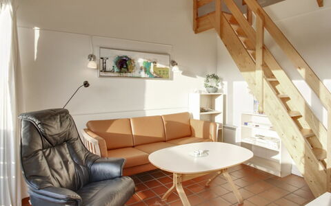 Ronia - 100M from the Sea: Meubles, Design Intérieur, Sol, Bois, Sol, Pièce, Salon, Plafond, Canapé, Chaise
