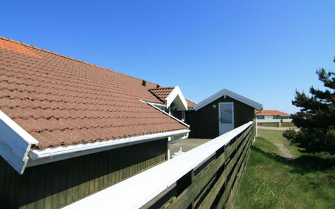 Lilja - 1.5Km from the Sea: 
