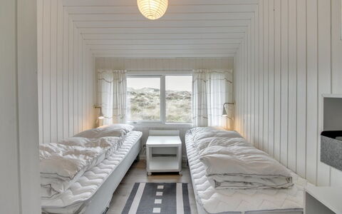 Lilja - 1.5Km from the Sea: Chambre, Lit, Literie, Drap De Lit, Cadre De Lit, Oreiller, Daylighting, Linge, Throw Pillow, Matelas
