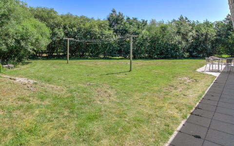 Andine - 1.2Km from the Sea: Arbuste, Design Urbain, Couverture De Sol, Brique, Appartement, Biens, Brickwork, Balcon, Aménagement Paysager