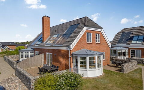 Joonas - 100M from the Sea: Herbe, Arbuste, Maison, Jardin, Domicile, Chalet, Lot Terre, Pelouse, Couverture De Sol