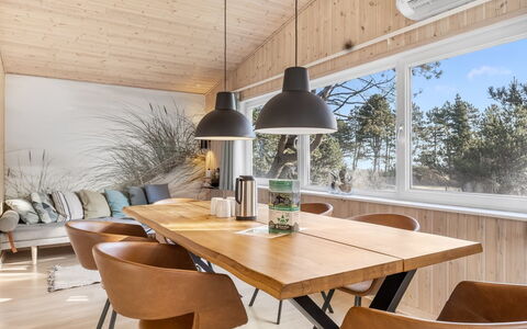 Solvey - 2Km from the Sea: Meubles, Mobilier De Jardin, Vaisselle, Table, Drinkware, Chaise, Tableau De Plein Air, Aliments, Bouteille