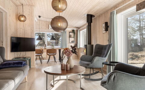 Solvey - 2Km from the Sea: Meubles, Mobilier De Jardin, Vaisselle, Table, Drinkware, Chaise, Tableau De Plein Air, Aliments, Bouteille