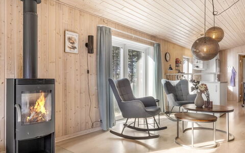 Solvey - 2Km from the Sea: Meubles, Mobilier De Jardin, Vaisselle, Table, Drinkware, Chaise, Tableau De Plein Air, Aliments, Bouteille