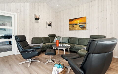 Makedon - 4.5Km from the Sea: Arbuste, Design Urbain, Couverture De Sol, Brique, Appartement, Biens, Brickwork, Balcon, Aménagement Paysager