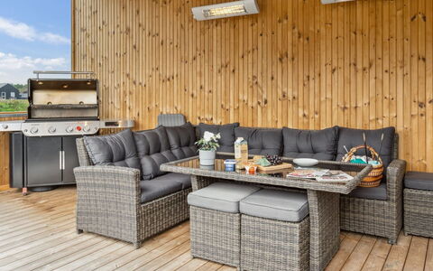 Makedon - 4.5Km from the Sea: Arbuste, Design Urbain, Couverture De Sol, Brique, Appartement, Biens, Brickwork, Balcon, Aménagement Paysager