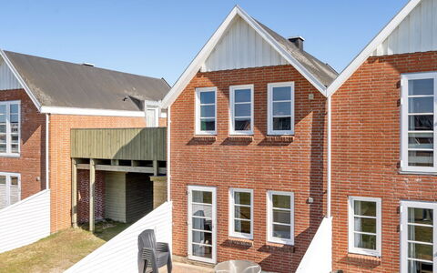 Iohannes - 2.3Km from the Sea: Toit, Chalet, Domicile, Ombre, Siding, Ferme, Porche, Structure En Plein Air, Batiments Jardin