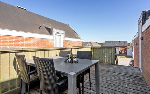 Iohannes - 2.3Km from the Sea: Toit, Chalet, Domicile, Ombre, Siding, Ferme, Porche, Structure En Plein Air, Batiments Jardin
