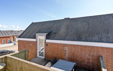 Iohannes - 2.3Km from the Sea: Toit, Chalet, Domicile, Ombre, Siding, Ferme, Porche, Structure En Plein Air, Batiments Jardin