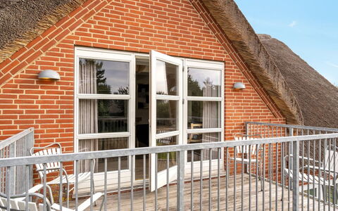 Henrike - 3.3Km from the Sea: Appartement, Ombre, Balcon, Chaise, Clôture, Mobilier De Jardin, Aluminium, Gazon Artificiel