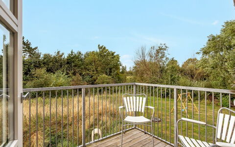 Henrike - 3.3Km from the Sea: Appartement, Ombre, Balcon, Chaise, Clôture, Mobilier De Jardin, Aluminium, Gazon Artificiel