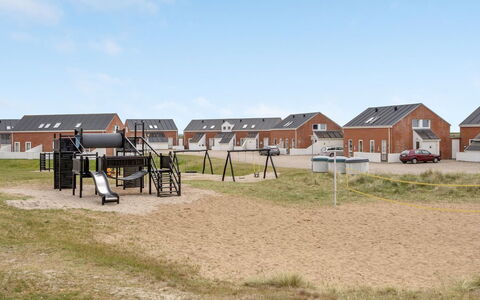 Reimund - 2.3Km from the Sea: 