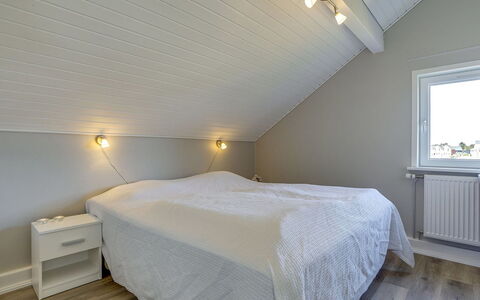 Anouk - 1.7Km from the Sea: Chambre, Plafond, Bois, Sol, Sol, Design Intérieur, Lit, Literie, Drap De Lit, Éclairage