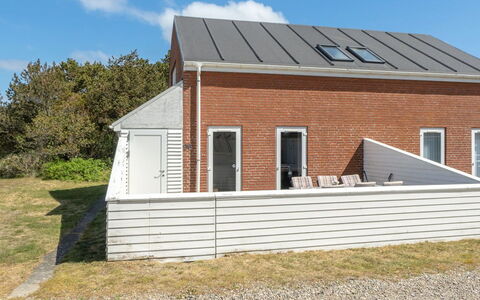 Anouk - 1.7Km from the Sea: 