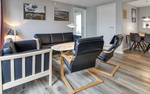 Anouk - 1.7Km from the Sea: Meubles, Sol, Design Intérieur, Sol, Bois, Plafond, Salon, Pièce, Canapé, Parquet
