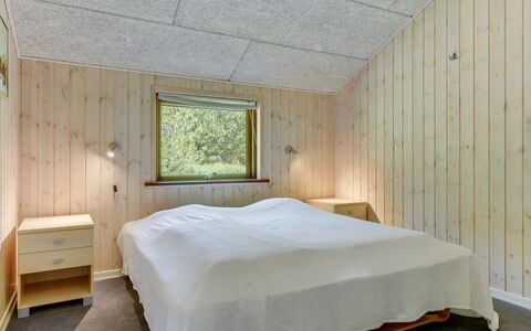Jonas - 2.4Km from the Sea: Design Intérieur, Bois, Sol, Plafond, Chambre, Sol, Pièce, Lit, Drap De Lit, Literie