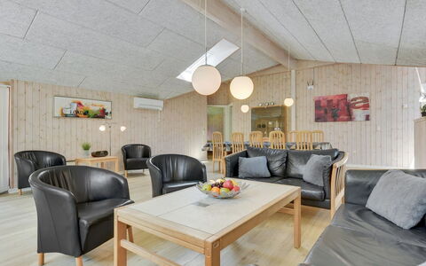 Jonas - 2.4Km from the Sea: Meubles, Design Intérieur, Bois, Plafond, Sol, Sol, Luminaire, Pièce, Canapé, Salon